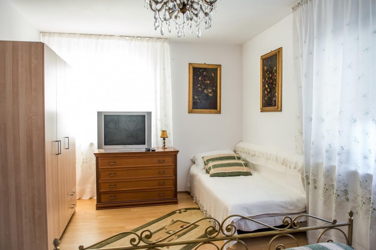 Casa Gotika Guest House Vama  Luaran gambar