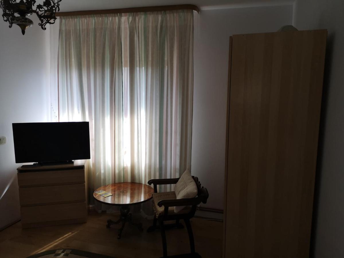 Casa Gotika Guest House Vama  Luaran gambar
